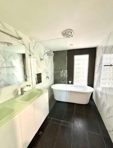 Generous 4-Bed 3-Bath Property In Seven Hills Brisbane