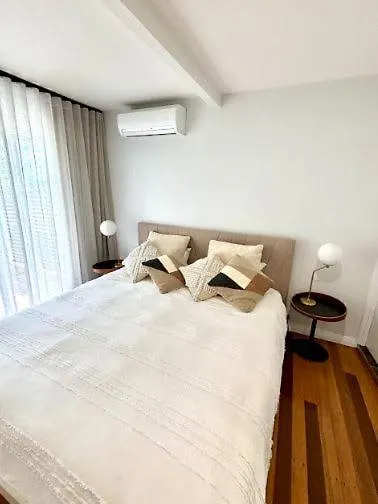 Generous 4-Bed 3-Bath Property In Seven Hills Brisbane 0*,