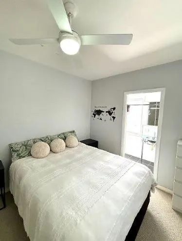 Holiday home Generous 4-Bed 3-Bath Property In Seven Hills Brisbane