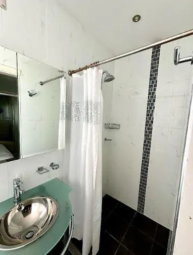Holiday home Generous 4-Bed 3-Bath Property In Seven Hills Brisbane Australia