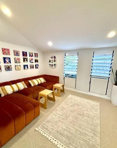 Generous 4-Bed 3-Bath Property In Seven Hills Brisbane 0*,