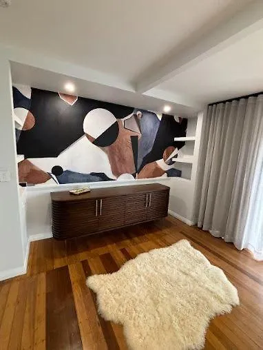 Generous 4-Bed 3-Bath Property In Seven Hills Brisbane Holiday home