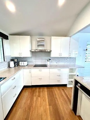 Holiday home Generous 4-Bed 3-Bath Property In Seven Hills Brisbane