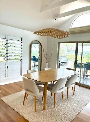 Generous 4-Bed 3-Bath Property In Seven Hills Brisbane