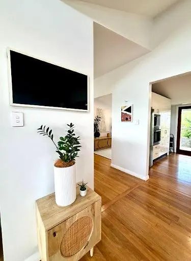 Generous 4-Bed 3-Bath Property In Seven Hills Brisbane 0*,  Australia