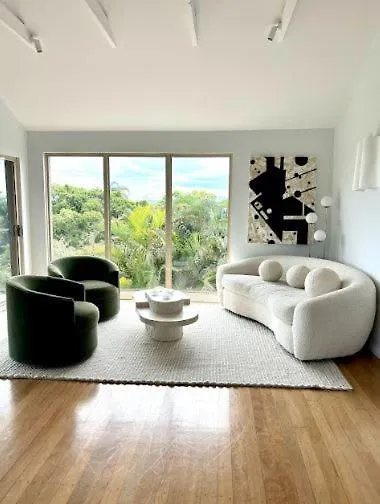Holiday home Generous 4-Bed 3-Bath Property In Seven Hills Brisbane Australia