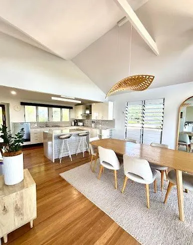 Generous 4-Bed 3-Bath Property In Seven Hills Brisbane