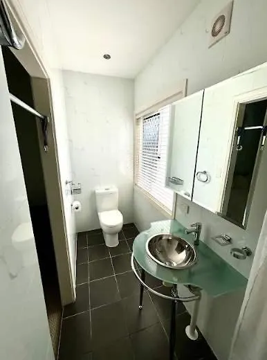Holiday home Generous 4-Bed 3-Bath Property In Seven Hills Brisbane
