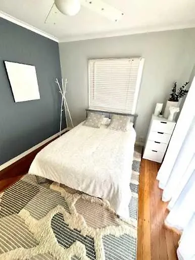 Holiday home Generous 4-Bed 3-Bath Property In Seven Hills Brisbane